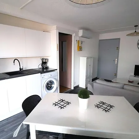 Appartement Proche Avec Climatisation Et Piscine - Fr-1-307-290 Le Grau-du-Roi