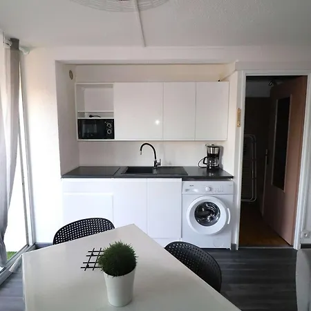 Proche Avec Climatisation Et Piscine - Fr-1-307-290 *