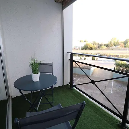 Proche Avec Climatisation Et Piscine Apartment